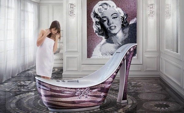 4_luxury_art_bathtub_woman_shoe